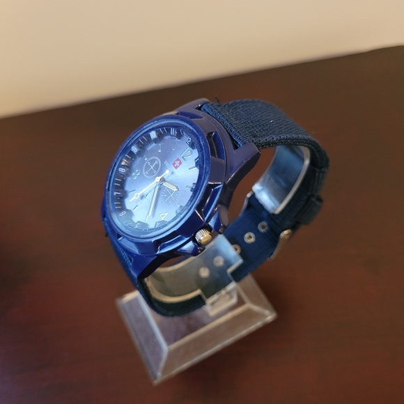Navy Blue Swiss Army watch - Picture 2 of 3